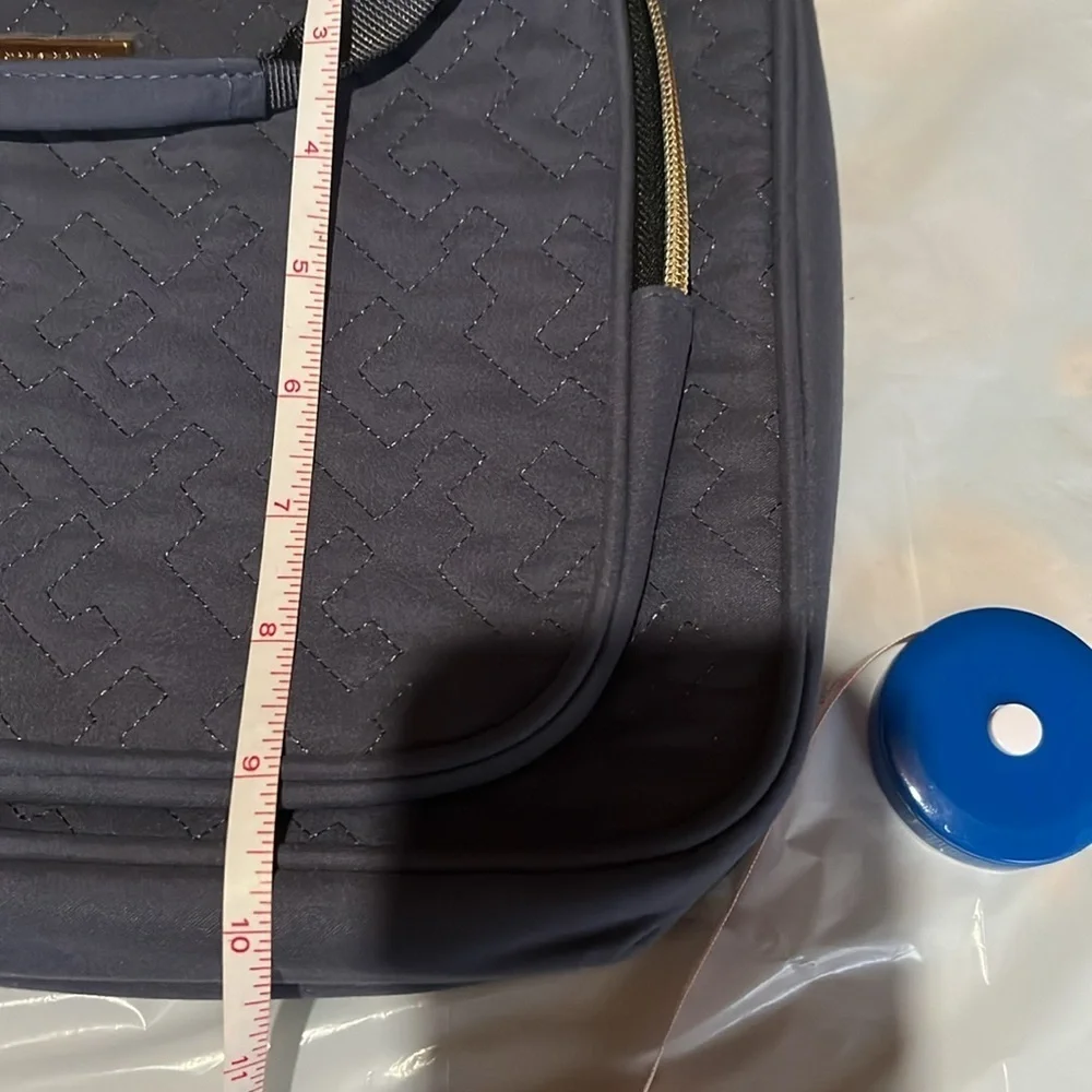Travel Toiletry Bag in Blue 〰️ Cosmetic Organizer